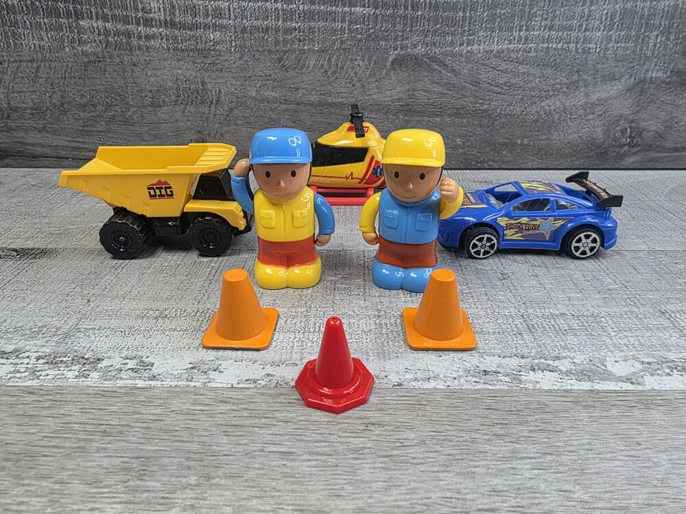 Construction Toy Lot Action Figures Vest & Hard Hat Truck Cones b307